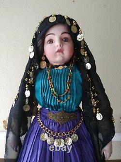 Antique Reproduction. Ezmerelda Par Loveless Fortune Teller Porcelaine Doll. Exc