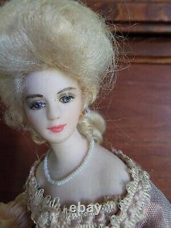 Antique Vintage Victorian 7 Dollhouse Allemand Bisque Doll, Ornate & Beautiful
