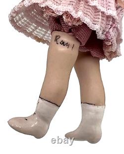Artisan miniature de maison de poupée Vintage 112 Poupée fille en porcelaine signée et articulée