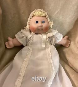 Bébé Porcelaine Cabbage Patch 1985 Signé et Numéroté avec Poupée Vintage