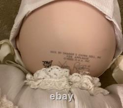 Bébé Porcelaine Cabbage Patch 1985 Signé et Numéroté avec Poupée Vintage