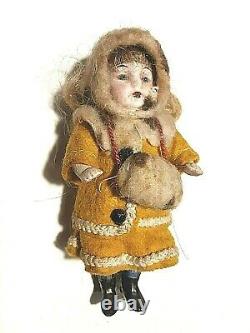 Belle Miniature En Porcelaine Bisque Allemand Antique Dolls Doll House Original