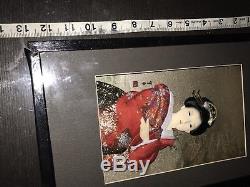 Belle Vintage Japonais Porcelaine Doll Glace Yeux Silk Figure Encadrée