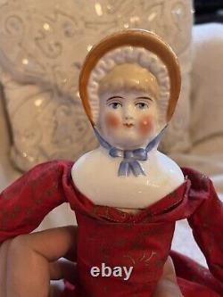 Belle poupée allemande en porcelaine Hertwig Bonnet Head rare de taille de vitrine 13.5