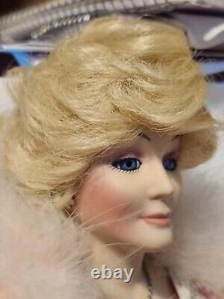 Belle poupée en porcelaine vintage Mary Kay Ash de 1988 Mary Kay Cosmetics sans support