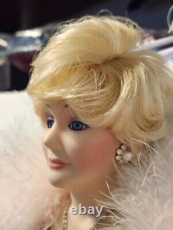 Belle poupée en porcelaine vintage Mary Kay Ash de 1988 Mary Kay Cosmetics sans support