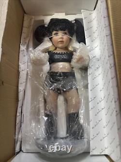 Chyna Danbury Mint Petite Poupée en Porcelaine 2001 WWF WWE Vintage Nouveau