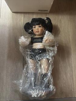 Chyna Danbury Mint Petite Poupée en Porcelaine 2001 WWF WWE Vintage Nouveau