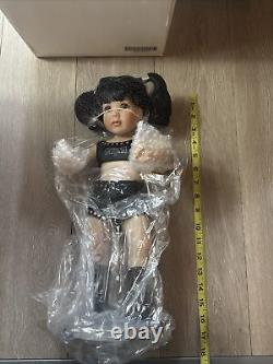 Chyna Danbury Mint Petite Poupée en Porcelaine 2001 WWF WWE Vintage Nouveau