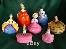 Collection De 7 Boîtes En Céramique Vintage Dresser / Poudre Avec Des Couvercles Half-doll