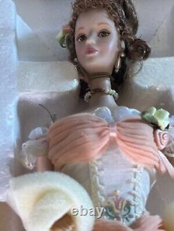 Collection de porcelaine Victorian Tea Orange Pekoe Barbie Doll 02726 NIB de Mattel