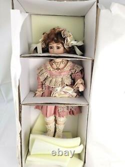 Collection de poupées d'élite vintage en porcelaine fine, poupée victorienne rousse à la chevelure de feu