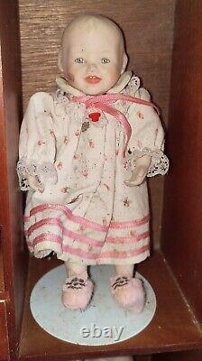 Collection de poupées en porcelaine de la collection Vintage Ashton Drake Perfect Babies avec présentoir rare