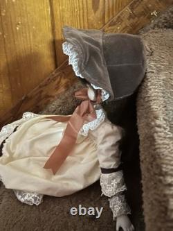 Cosette Poupée en Porcelaine Vintage Hantée Possédée Énergie Spirituelle Positive