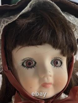 Cosette Poupée en Porcelaine Vintage Hantée Possédée Énergie Spirituelle Positive