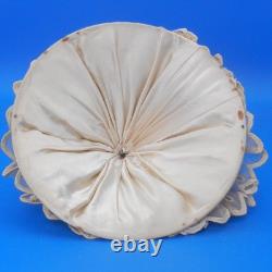 Coussin à épingles en porcelaine vintage de demi-poupée, figurine beauté en train de se baigner, mains loin.