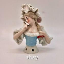 Dame en Porcelaine Antique 4 Demi-Poupée avec Grand Chapeau