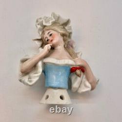 Dame en Porcelaine Antique 4 Demi-Poupée avec Grand Chapeau