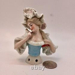 Dame en Porcelaine Antique 4 Demi-Poupée avec Grand Chapeau