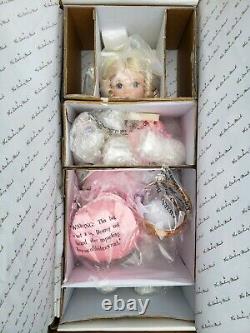 Danbury Mint Cupcake Porcelain Doll Par Elke Hutchens