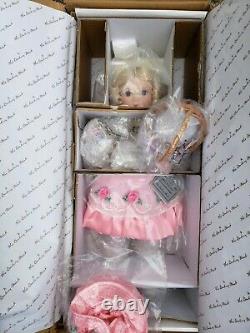 Danbury Mint Cupcake Porcelain Doll Par Elke Hutchens