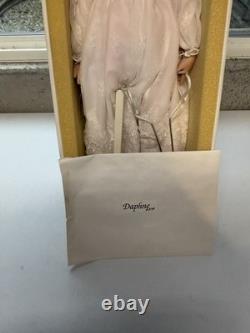 Dans sa boîte Vintage Elke Hutchens DAPHNE Elke's Originals Poupée en porcelaine de 24 avec certificat d'authenticité