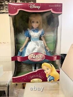 Disney Alice Au Pays Des Merveilles Porcelaine Doll Brass Key Keepsake Edition Brand New