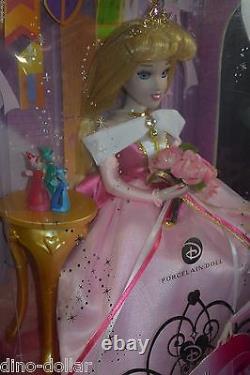 Disney Princess 12 Aurora Porcelain Doll Souvenirs Clés En Laiton