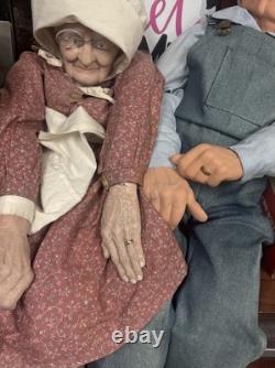 Duo de poupées en porcelaine de fermiers William Wallace 32 Grand-mère et Grand-père