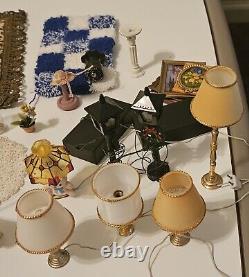 ÉNORME lot VINTAGE d'accessoires de maison de poupée miniature, plus de 175 pièces