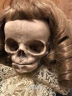 Elenora Crâne Tête Retravaillée Poupée Vintage Gothique Ooak