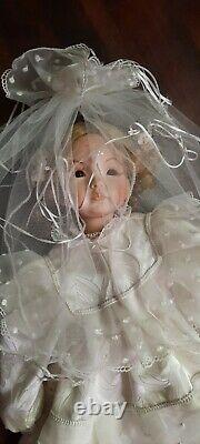 Emily Diana Effner Fabrication Artisanale Vintage 198o Porcelaine, Corps En Tissu 19 1/2 A Bride