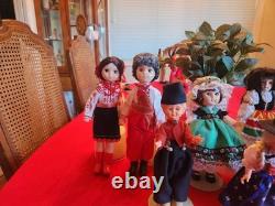 Ensemble de 11 poupées souvenirs internationales vintage