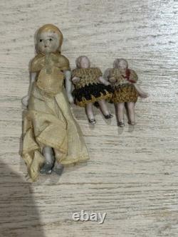 Ensemble de 4 poupées en porcelaine anciennes