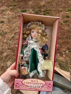 Ensemble de 9 poupées de collection en porcelaine vintage neuves dans des boîtes, certaines sans boîtes