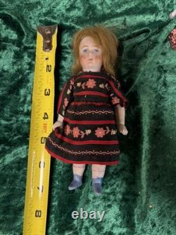 Ensemble de cuisine de maison de poupée en fonte Vintage Arcade avec poupées en biscuit et miniatures