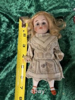 Ensemble de cuisine de maison de poupée en fonte Vintage Arcade avec poupées en biscuit et miniatures