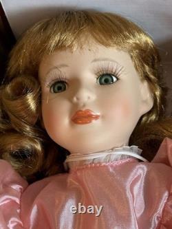 Ensemble de quatre poupées en porcelaine vintage Collection Starz avec certaines boîtes d'origine