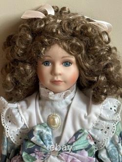 Ensemble de quatre poupées en porcelaine vintage Collection Starz avec certaines boîtes d'origine