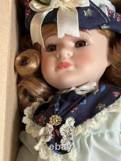 Ensemble de quatre poupées en porcelaine vintage Collection Starz avec certaines boîtes d'origine