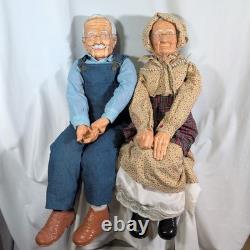 Ensemble vintage de 32 poupées en porcelaine William Wallace Jr Grand-mère et Grand-père en salopette