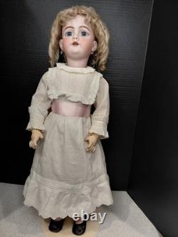 Étonnante poupée en tête de bisque Handwerck 119-13 de 26 pouces sur un grand corps d'origine