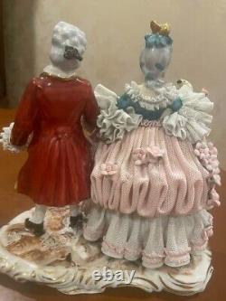 Figurine de poupée en dentelle de porcelaine vintage dame et monsieur, perroquet coloré / H 21cm