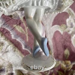 Figurine de poupée en porcelaine de dentelle de Sitzendorf vintage de 9,8 pouces de hauteur