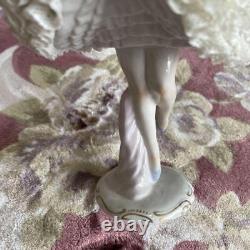 Figurine de poupée en porcelaine de dentelle de Sitzendorf vintage de 9,8 pouces de hauteur