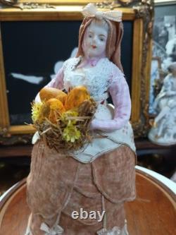 Figurine de poupée en porcelaine vintage vendeuse de melons