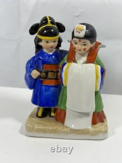 Figurine en porcelaine vintage Royal Seoul #113 représentant un garçon et une fille coréens asiatiques en costume traditionnel