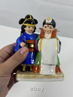 Figurine en porcelaine vintage Royal Seoul #113 représentant un garçon et une fille coréens asiatiques en costume traditionnel