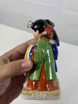 Figurine en porcelaine vintage Royal Seoul #113 représentant un garçon et une fille coréens asiatiques en costume traditionnel
