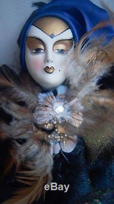 Grand Arlequin Pierrot Clown Poupée Porcelaine Brocade Costume Arlequin